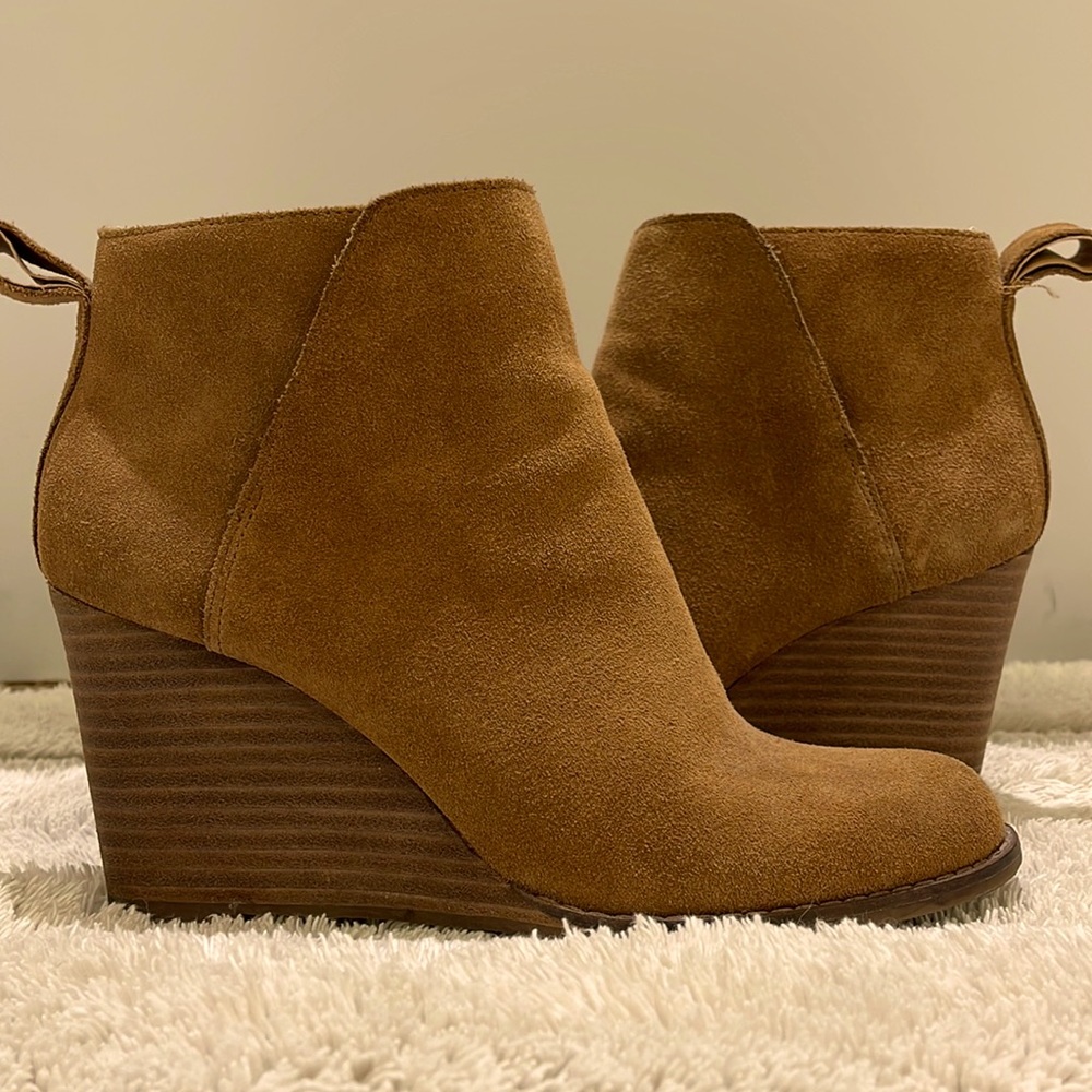 Lucky camel colored “Yezzah” wedge ankle boot.